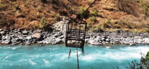 दार्चुलामा तुइनबाट नदीमा खसेर १० वर्षका बालक बेपत्ता