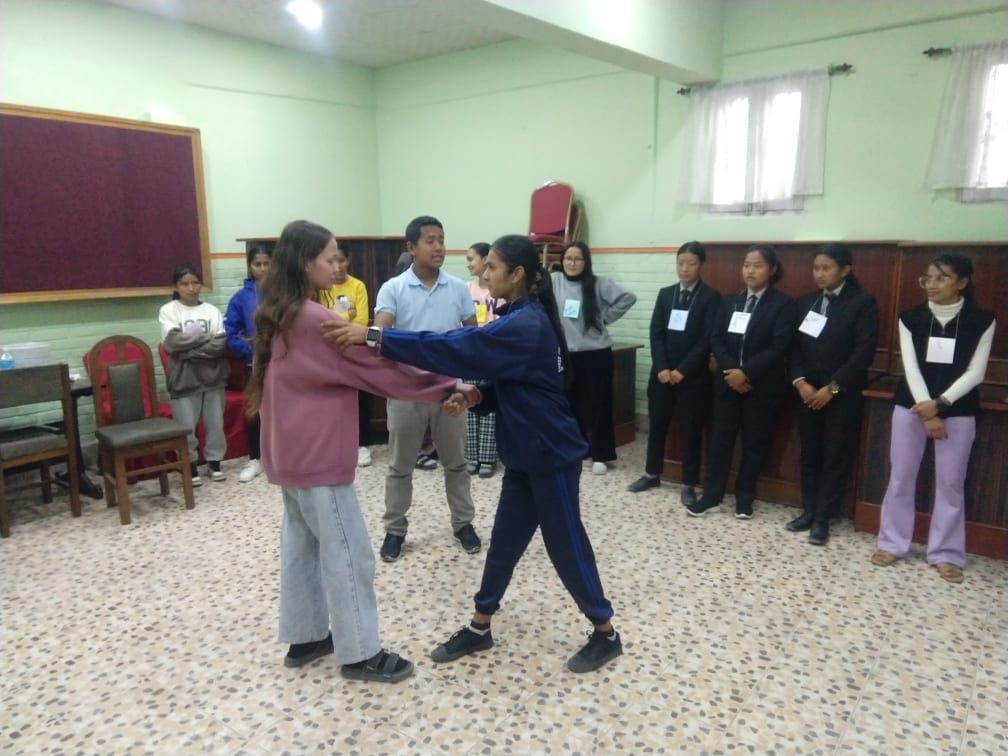 किशोरीहरूलाई तीन दिने आत्मरक्षा तालिमको आज दोस्रो दिन