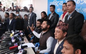 सरकारबाट बाहिर बसेर समर्थन गर्ने रास्वपाको निर्णय