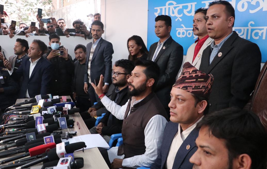 सरकारबाट बाहिर बसेर समर्थन गर्ने रास्वपाको निर्णय