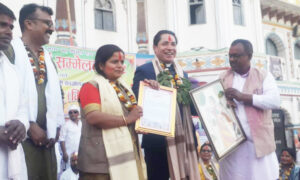 पत्रकार ऋषि धमलालाई पटमूर्ख तथा मेयर साहलाई यस वर्षको ‘महामूर्ख’ को उपाधि
