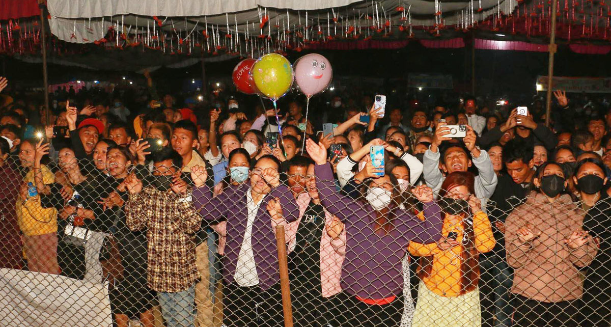 महोत्सवमा आयोजित कन्सर्टमा चर्चित गायक सुगम पोख्रेल र गायिका तृष्णा गुरुङको बेजोड प्रस्तुति