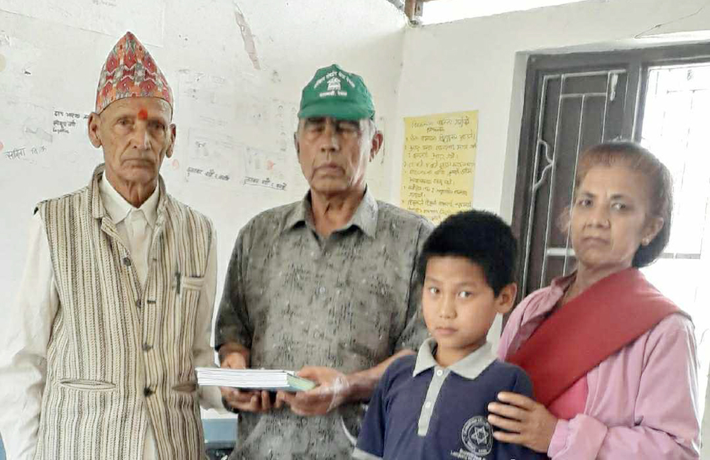 विद्युतीय झड्काका कारण हात नै गुमाएका छात्रलाई छात्रबृत्ति घोषणा