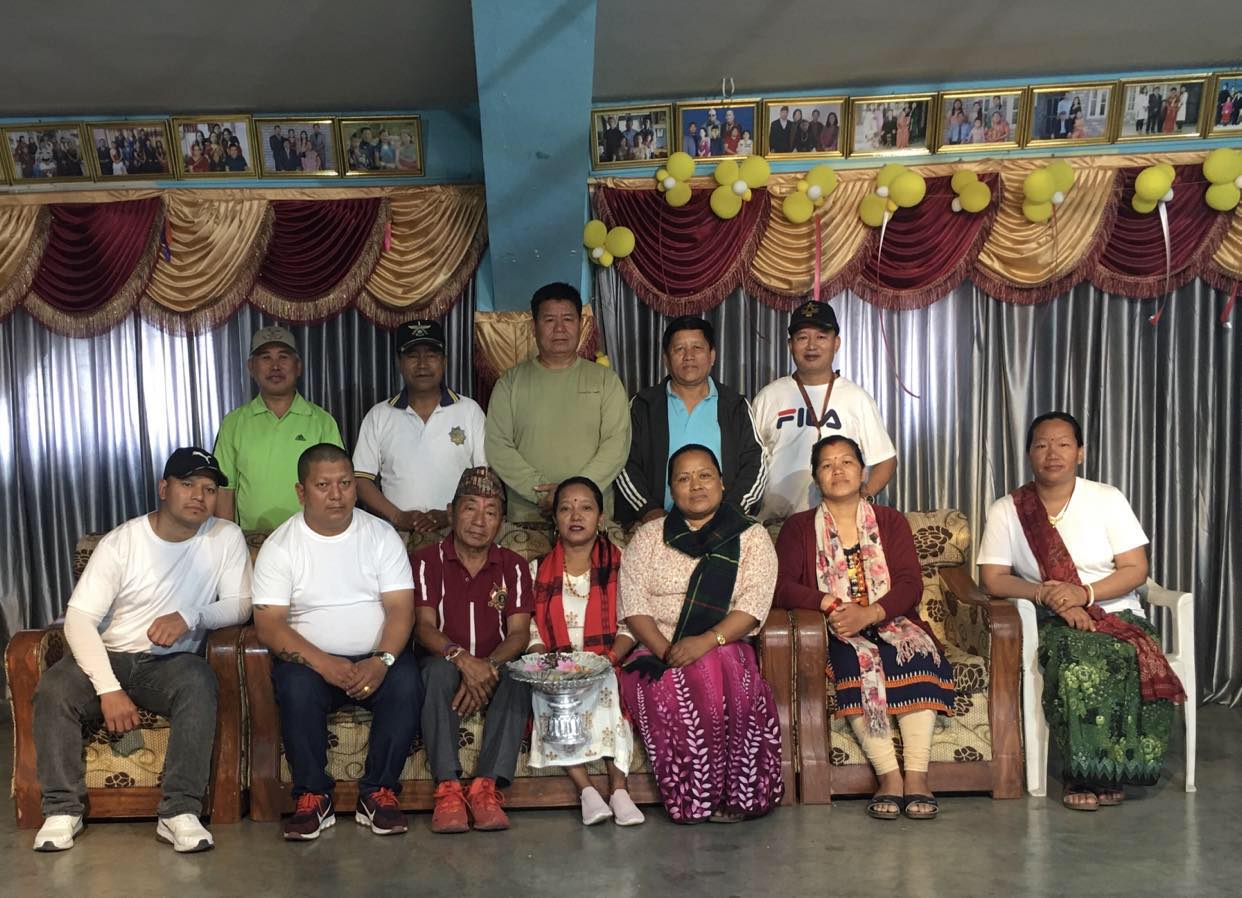 ठाडोभाकाका सर्जक स्व. सुवे. गुरुङको स्मृतिमा पुरस्कार स्थापनार्थ परिजारजनद्वारा अक्षयकोषका लागि ५० हजार प्रदान