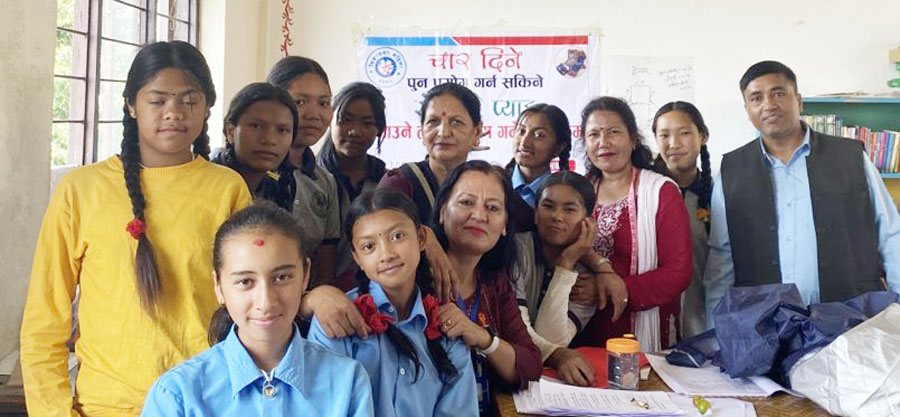 लमजुड मा.वि.का छात्राहरूलाई सेनेटरी प्याड बनाउने चार दिने तालिम
