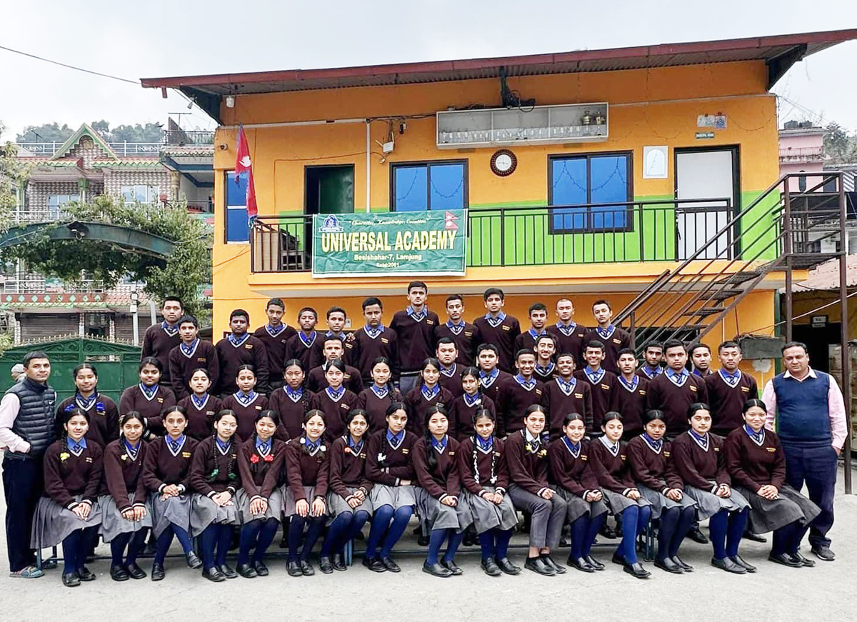 एसईई : युनिभरसल एकेडेमीका १३ जनाले ल्याए ३ः६ देखि ४ः०० जिपिए