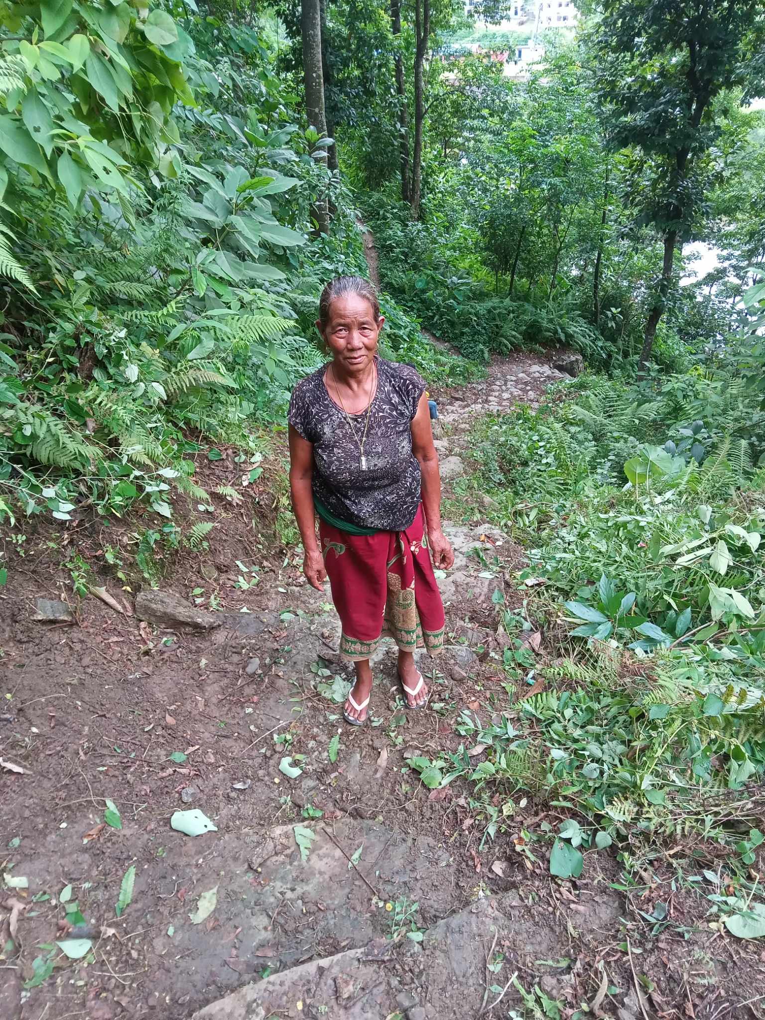 स्वयम् सेवी रुपमा बाटो मर्मत एवम् सफाई
