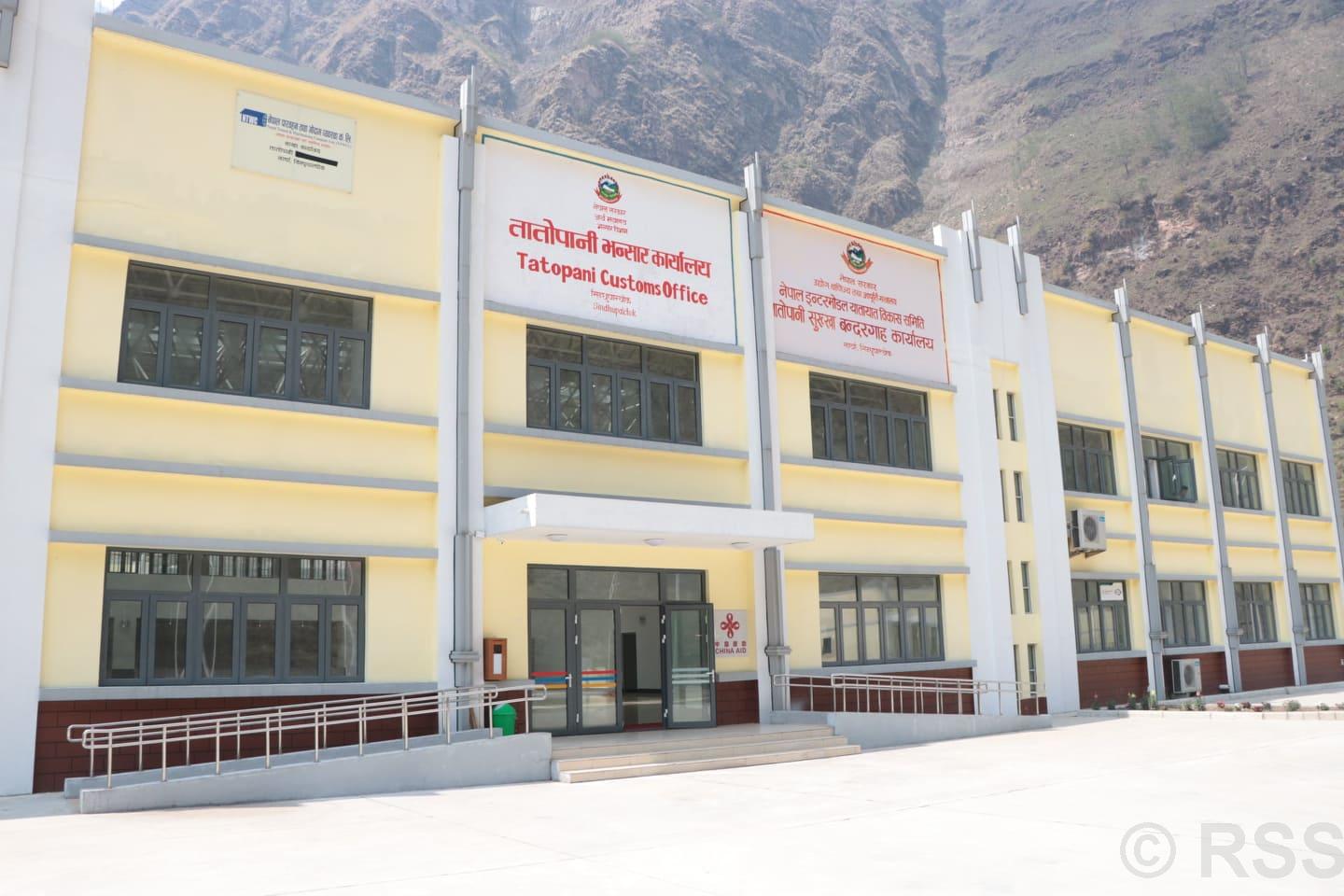 अघोषित रुपमा बन्द भएको तातोपानी (कोदारी) नाका आठ वर्षपछि मानव आवतजावतका लागि पनि खुल्दै