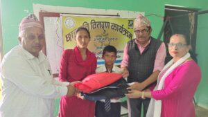 कश्यप गोत्रीय अधिकारी वंश प्रतिष्ठान लमजुङद्वारा छात्रवृत्ति वितरण