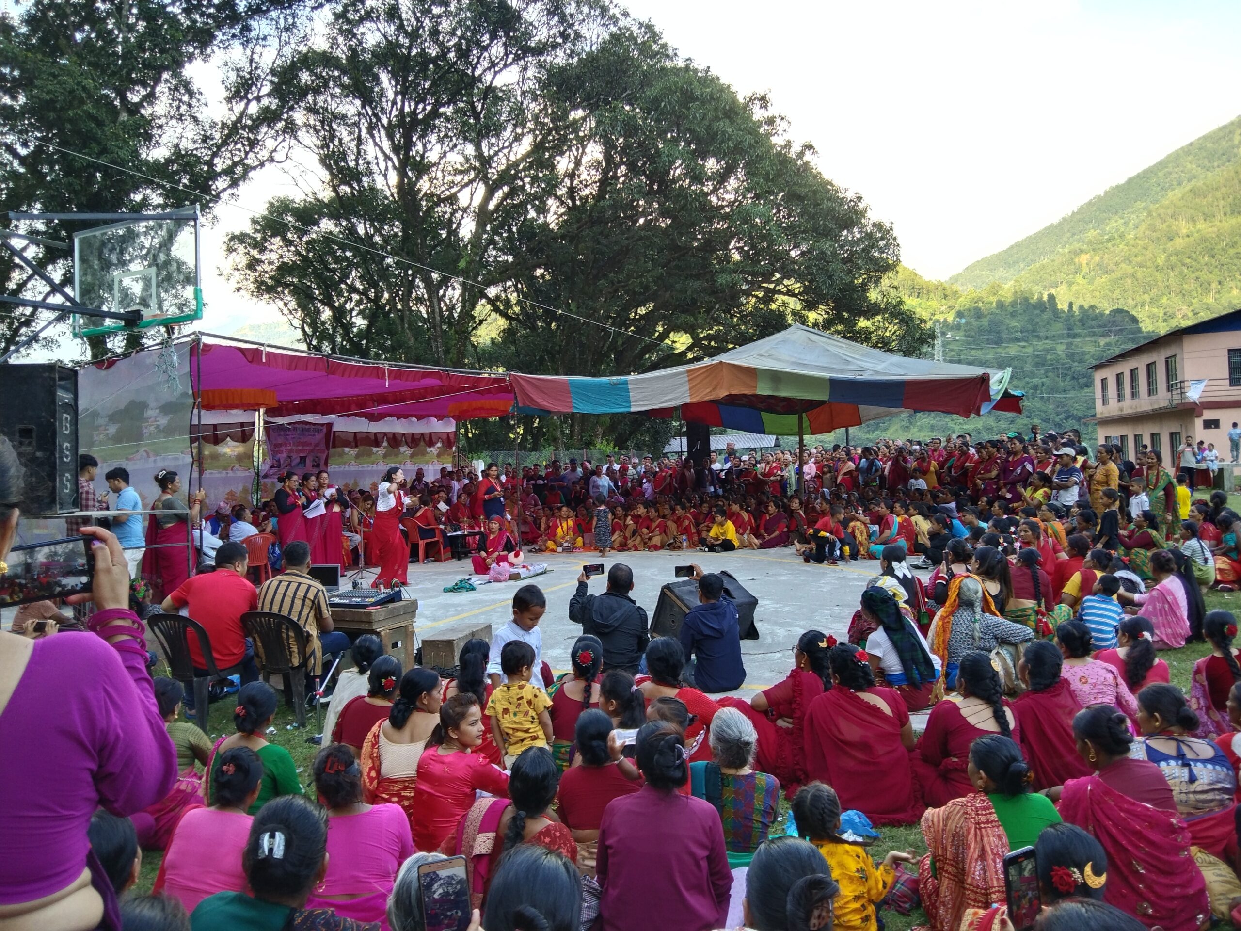 हातेमालो मूल आमा समूहद्वारा आयोजित खुला तीज गीत प्रतियोगितामा नौबीसे आमा समुह पहिलो