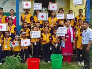 रेडक्रस दिवसमा विद्यालय क्षेत्रमा सरसफाई