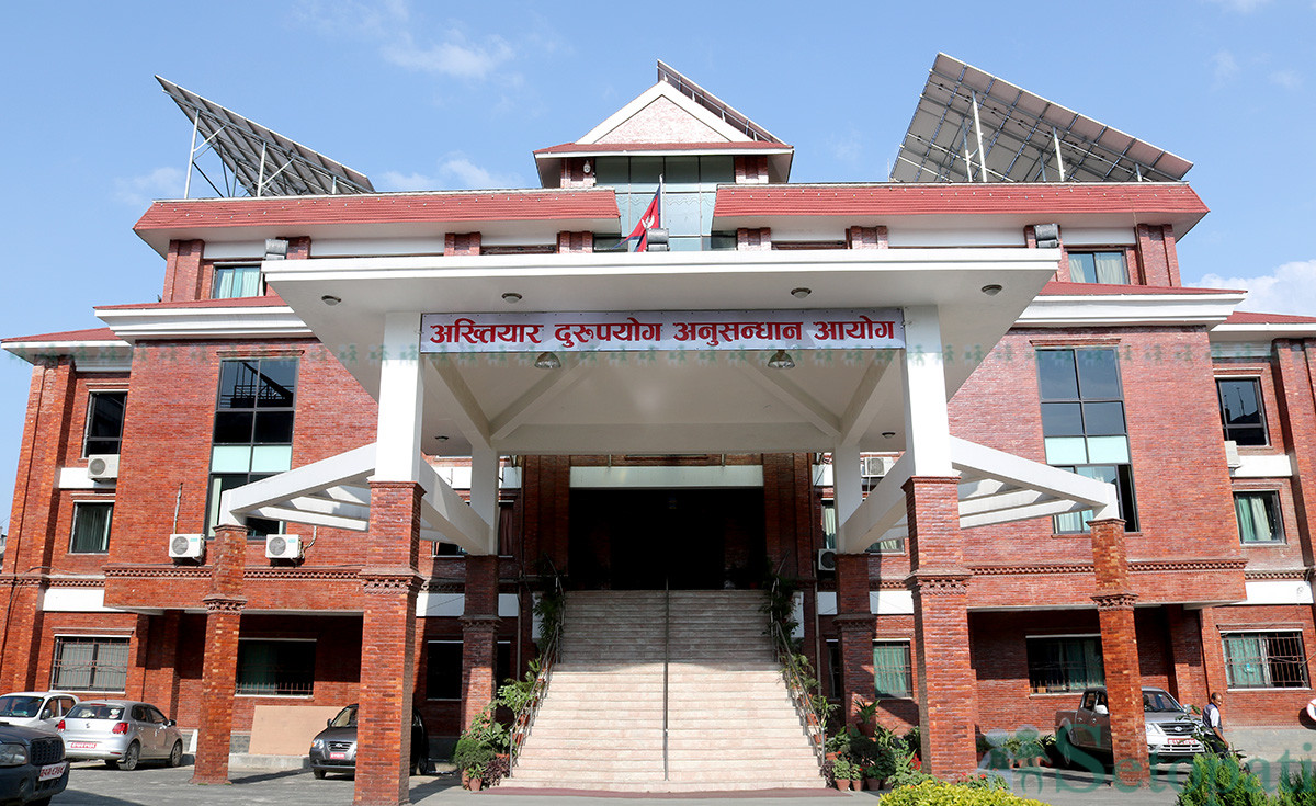 सिनियर अहेबले गैरकानुनी रूपमा ९० लाख बढी सम्पत्ति कमाएको अभियोगमा मुद्दा