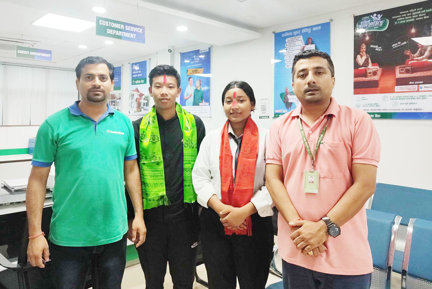 सानिमा विकास बैंकद्वारा लमजुङका २ जना गरिव तथा जेहेन्दार विद्यार्थीलाई छात्रवृत्ति प्रदान
