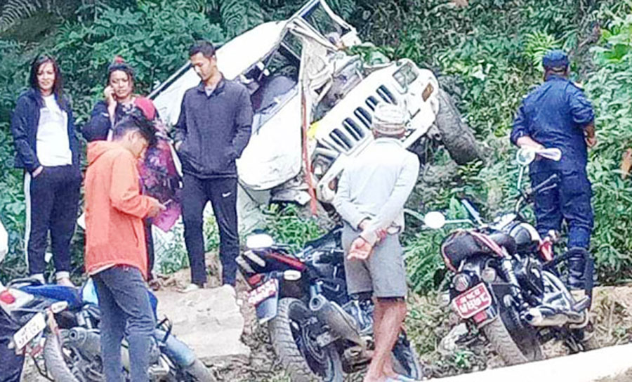 जिप दुर्घटनामा १२ घाइते, चारको अवस्था गम्भिर, थप उपचारको लागि रिफर