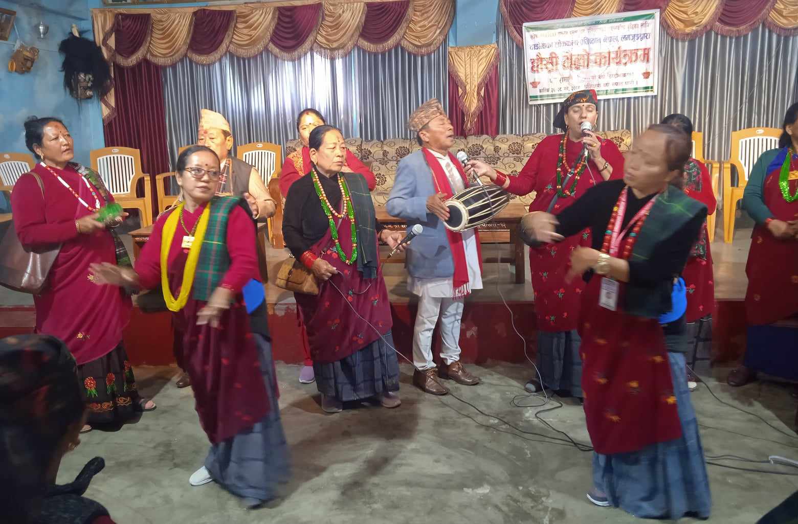 सुवे. सन्तबहादुरको स्मृतिमा ठाडोभाकाद्वारा पोखरामा भैलो कार्यक्रम