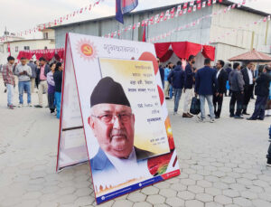 एमाले चियापान : एसका अध्यक्ष नेपाल अनुपस्थित सम्मानित नेता खनाल र सचिव झाँक्री फूलगुच्छासहित सहभागी