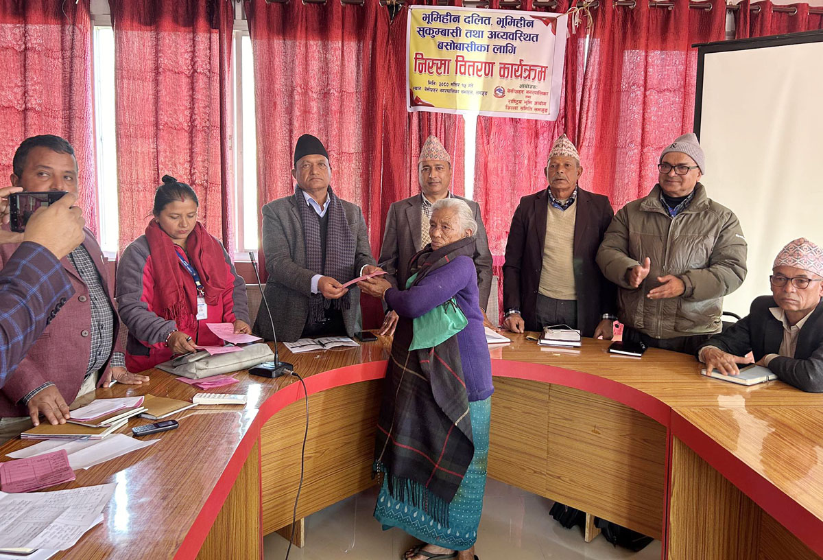 बेसीशहरका भूमिहीन तथा अव्यवस्थित बसोबासीहरूले पनि पाए जग्गा धनी निस्सा