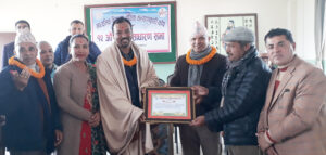 अतिथि सम्पादक रुपिन्द्रलाई उत्कृष्ट प्रधानाध्यापक सम्मान