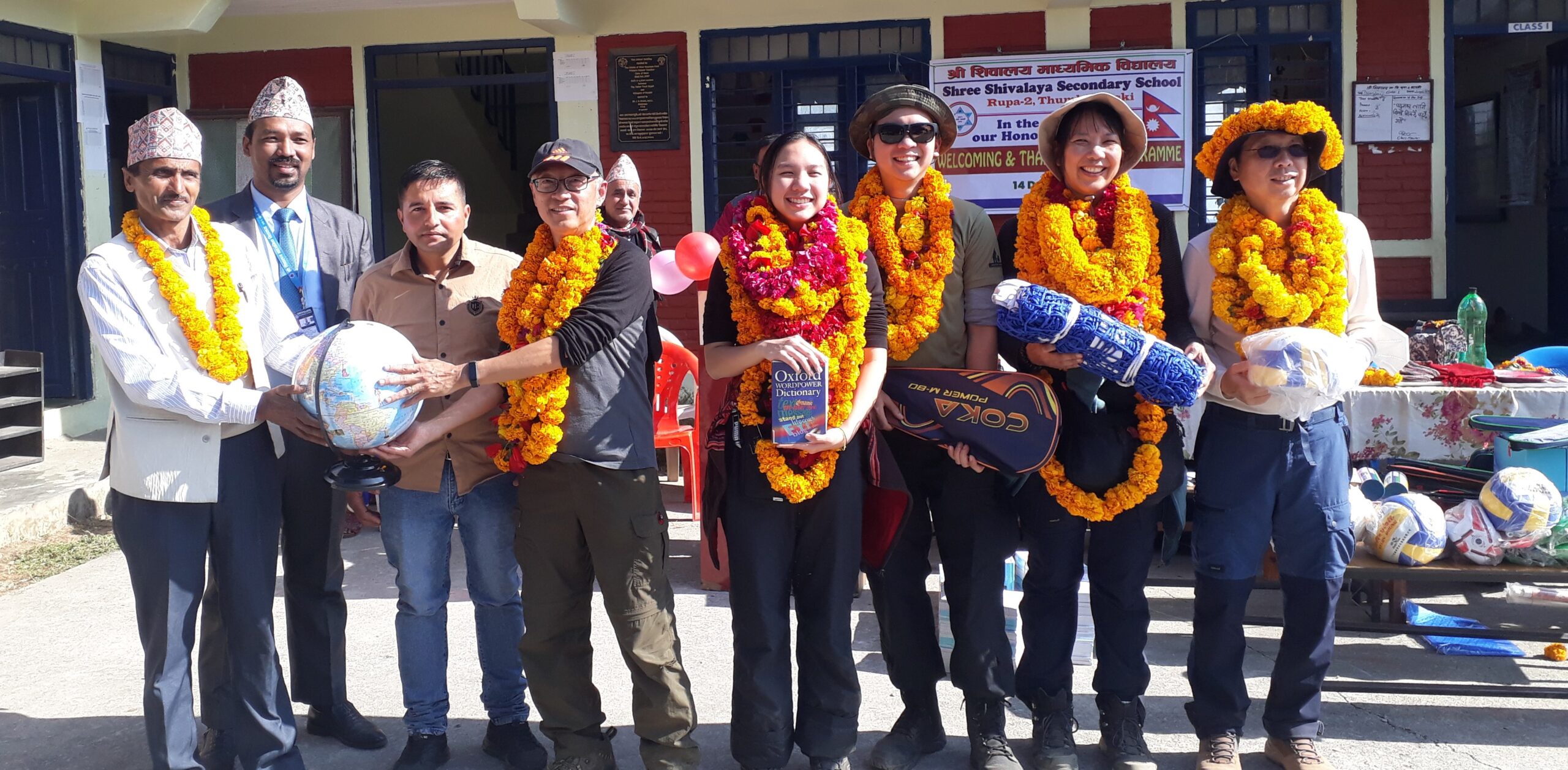 शिवालय माविका विद्यार्थीलाई विदेशी नागरिकको सहयोग