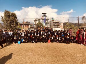 शान्ति आधारभूत विद्यालयका विद्यार्थीलाई न्यानो कपडा