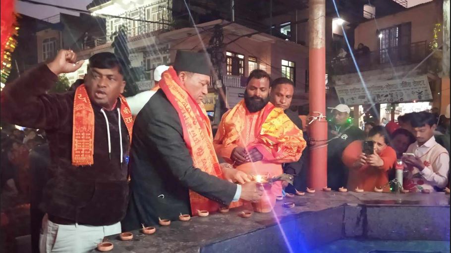 रामका नाममा सामुहिक रुपमा दीप प्रज्वलनको फोटो फिचर :