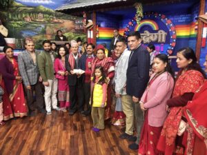 सेवा कर्ममा जुटिरहेका लमजुङ निवासी प्रेम केसीका हातहरू