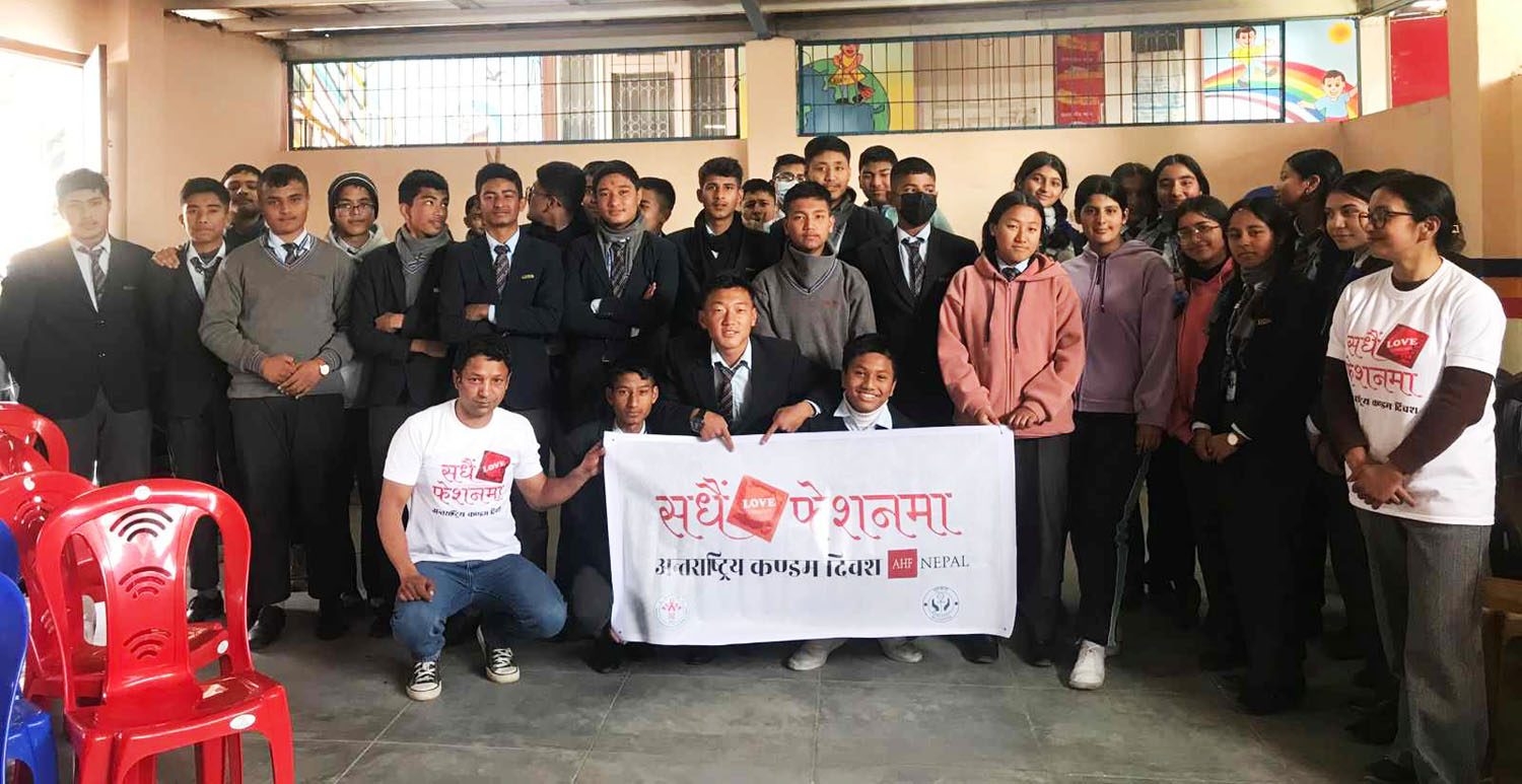 किशोर किशोरीहरूलाई विद्यलयमै पुगेर यौन तथा प्रजनन स्वास्थ्य स्वास्थ्य सिकाउन थालियो