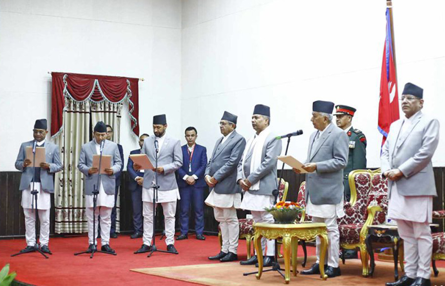 नवनियुक्त मन्त्रीहरूद्वारा शपथसँगै पदभार ग्रहण