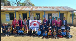जुनियर युवा रेडक्रस दिवसमा विद्यालय हातामा सरसफाई
