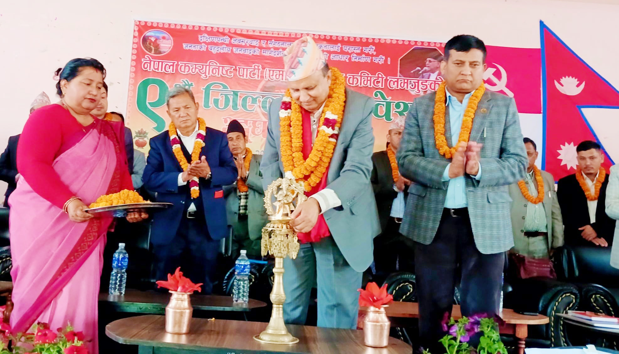 एमालेको नवौं जिल्ला अधिवेशन शुरु, केहीबेरमा बन्द सत्त सुरु हुँदै : फोटो फिचर समेत