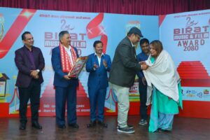 पत्रकार अधिकारीलाई राष्ट्रिय पत्रकारिता पुरस्कारबाट सम्मान