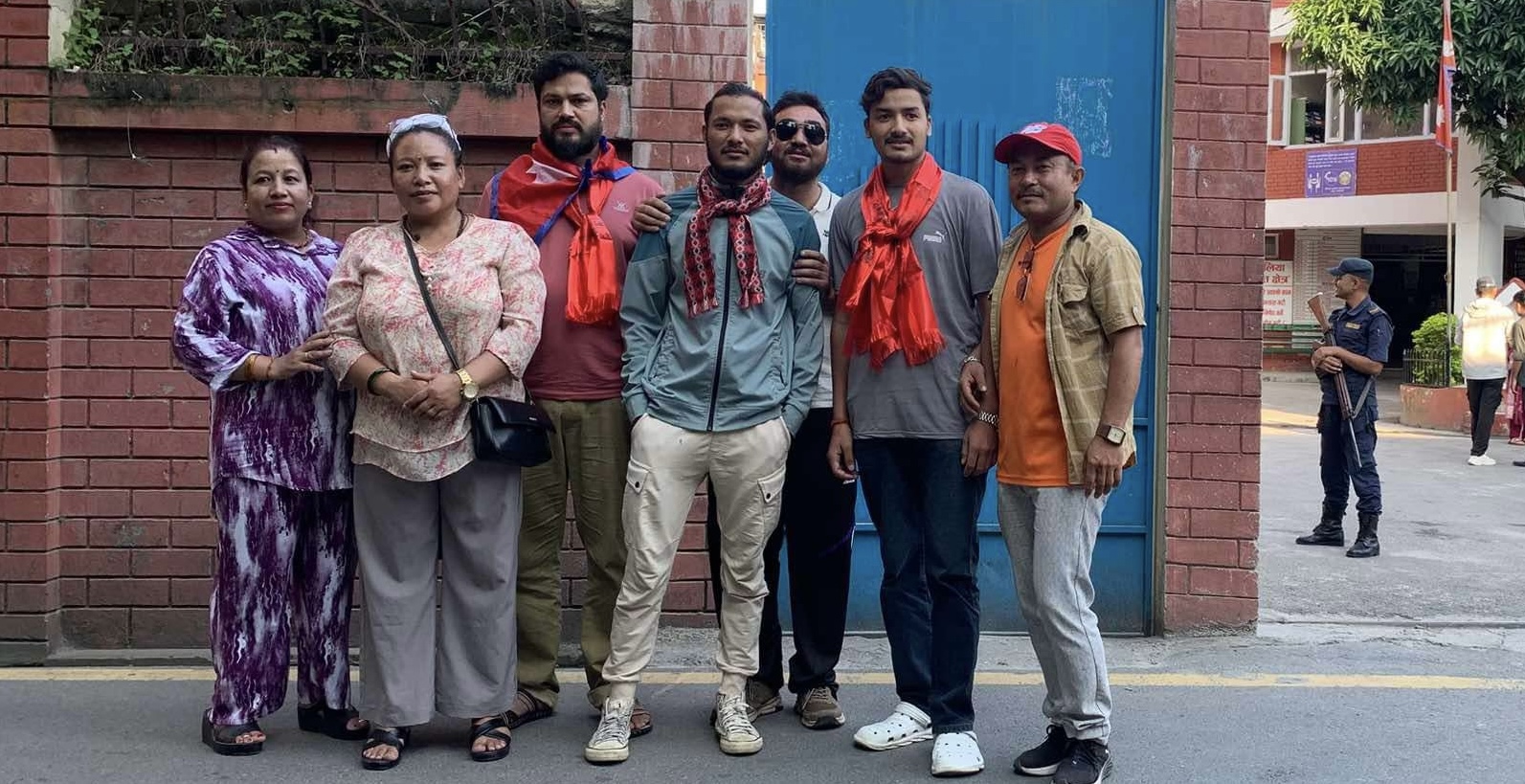 ओली–देउवाविरुद्ध नाराबाजी गर्ने तीन युवा ९/९ हजार धरौटी राखेर रिहा