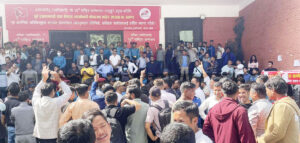 अखिल क्रान्तिकारीको सम्मेलनमा उमेर हद विवादमा कुर्सी हानाहान, विद्यार्थी नेताले खुकुरी चम्काए