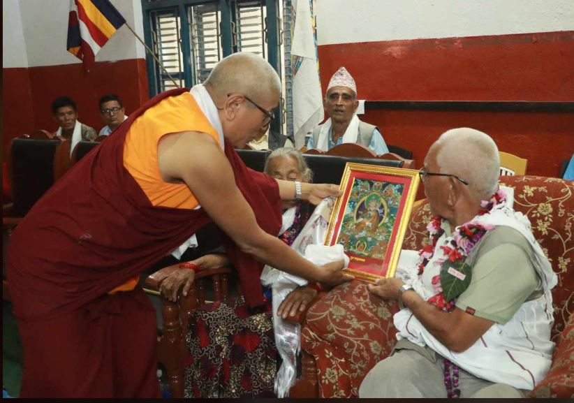 दानवीर खरजङ गुरुङ दम्पतीद्वारा आफ्नो ८४ पुजाका अवसरमा झण्डै पाँच लाख रुपैयाँ प्रदान