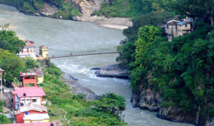 दशैँ मनाउन घर फर्किँदै गरेका बैतडीका एक युवक महाकालीमा खसेर बेपत्ता, खोजी कार्य जारी 
