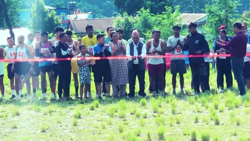 जिल्लास्तरीय चौथो तार्कुकोट मिनीम्याराथुनको उपाधि बस्नेत र तामाङले चुमे