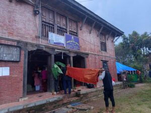 लमजुङ कालिका मन्दिरमा परम्परागत रुपमा भित्र्याइयो फूलपाती