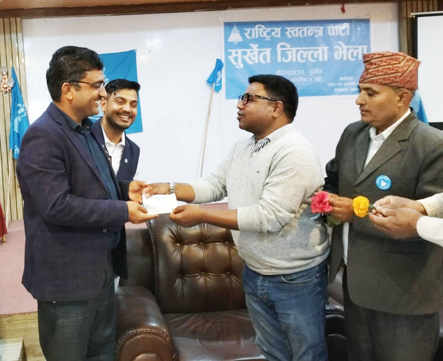 राष्ट्रिय स्वतन्त्र पार्टी (रास्वपा) को सुर्खेत जिल्ला कमिटी १३ सदस्यीय : जिल्ला सभापतिमा सापकोटा