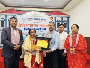 लमजुङकी चेली सरूलाई गीतकार सम्मान