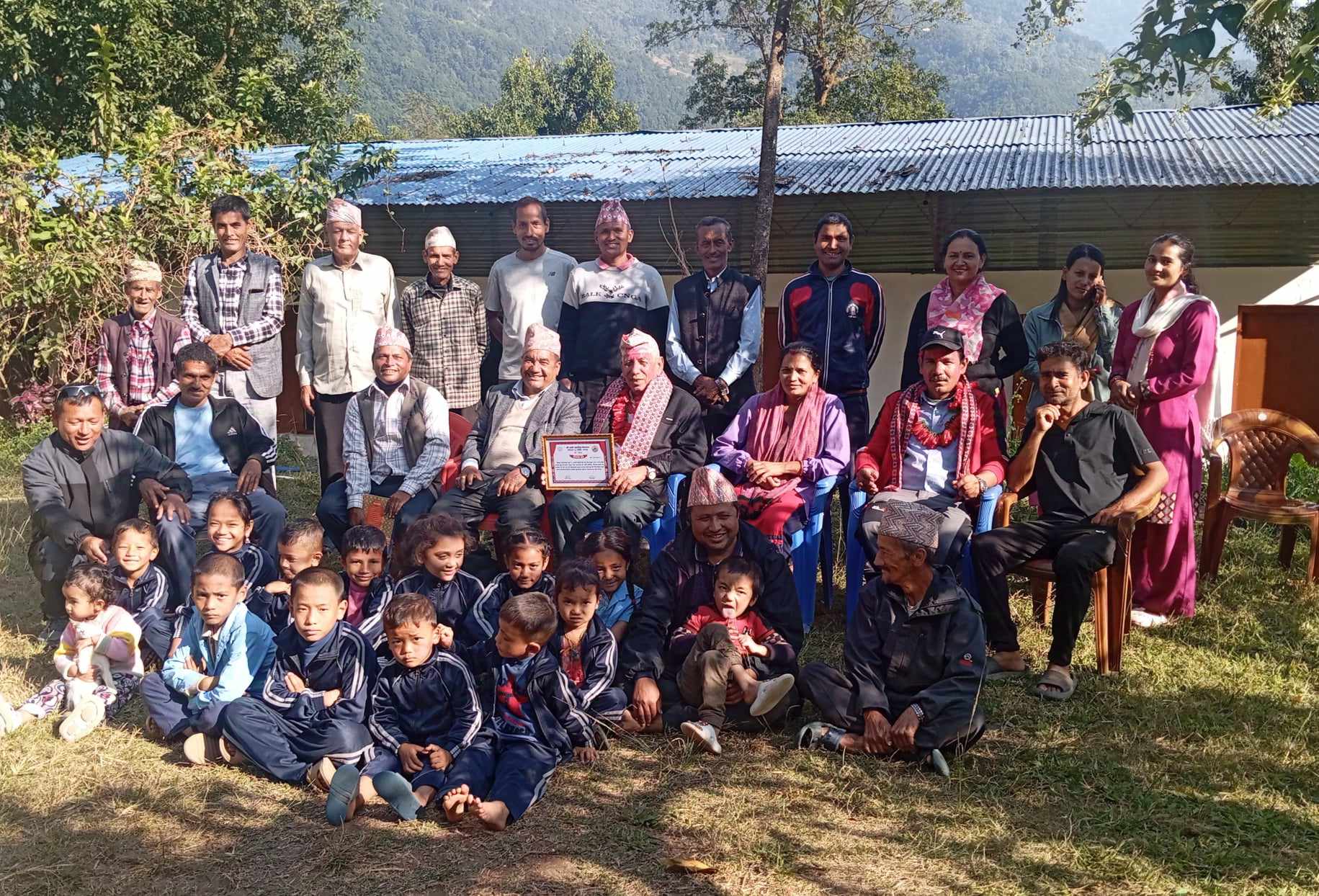 चनौटे प्राविद्वारा विद्यालयका संस्थापक अध्यक्ष एवम् जग्गादाता राउतलाई सम्मान