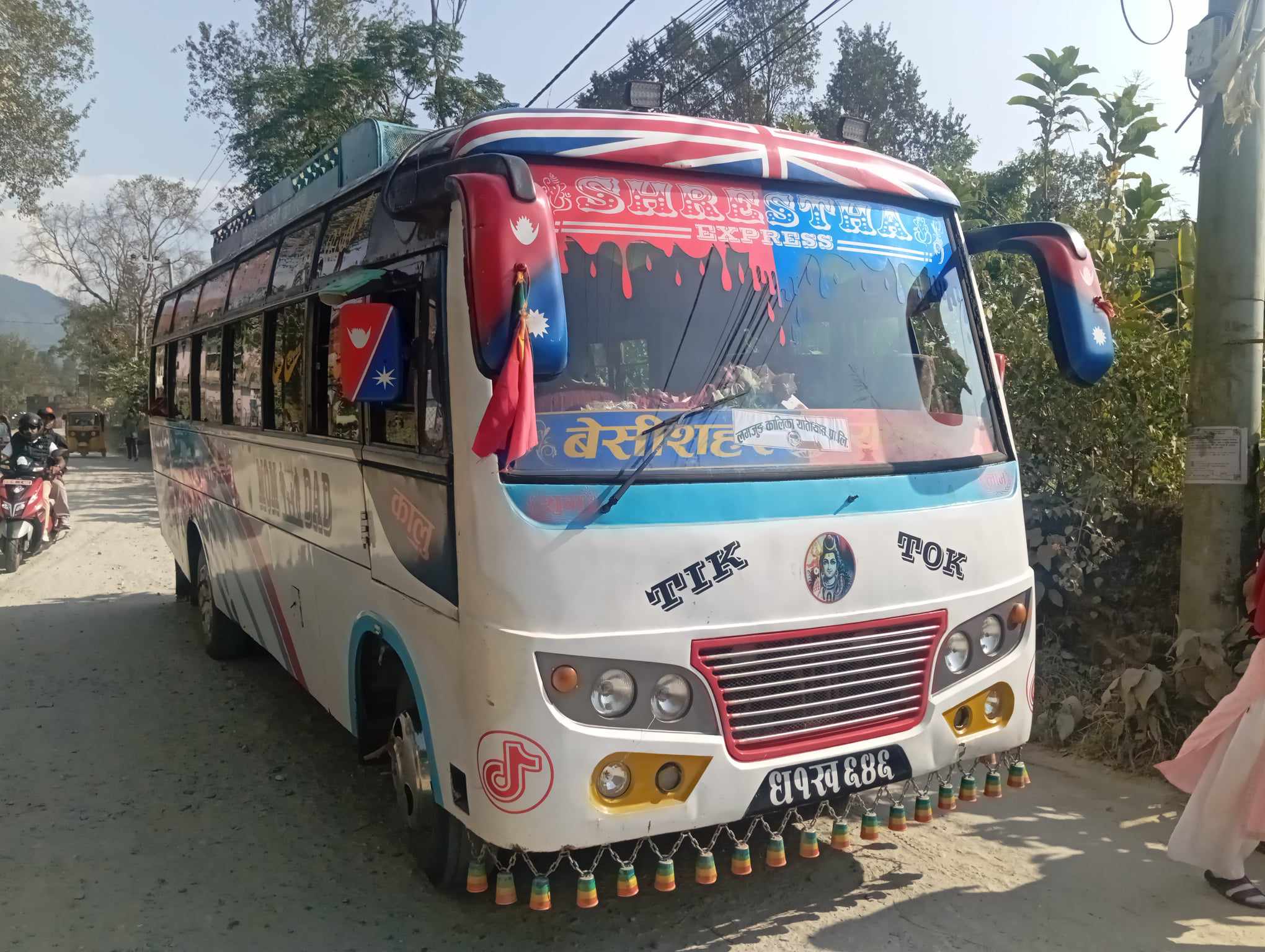प्रमुख जिल्ला अधिकारी गुरुङको भाषण र बसवालाहरूको रबैया