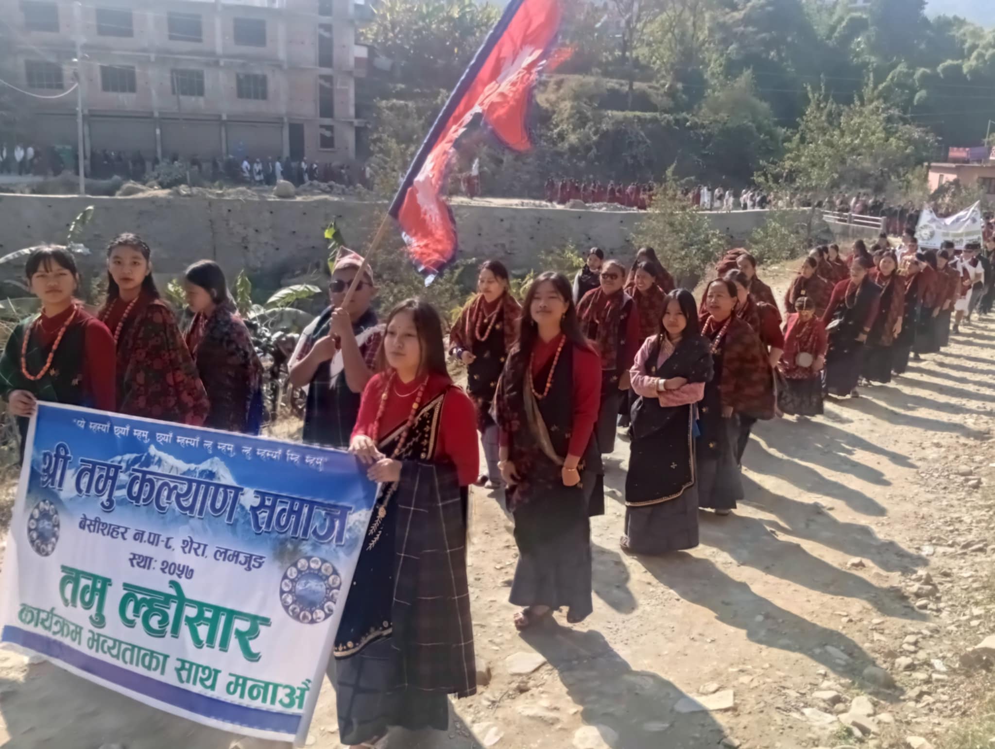 बेसीशहरमा सुरु भयाे तमु ल्हाेसारकाे राैनक : र्यालीकाे फाेटाे फिचर