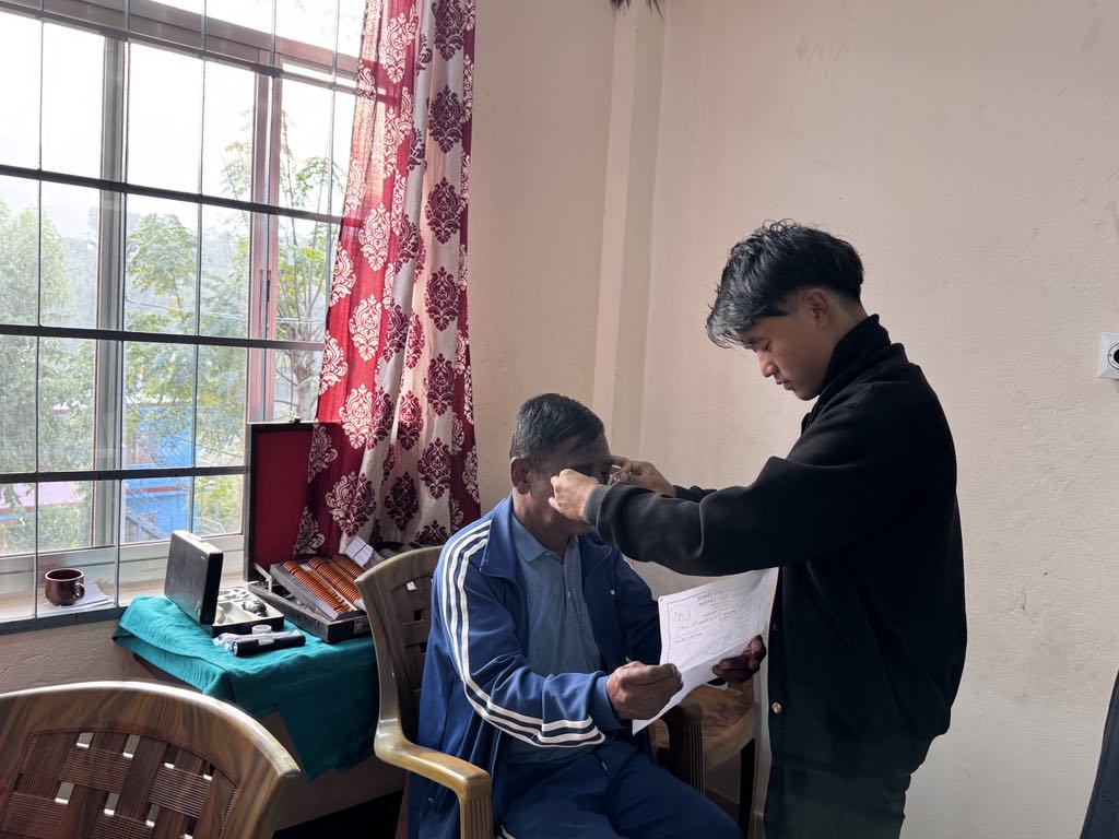 क्यान्सर र आँखा शिविरको पहिलो दिन २७५ले सेवा लिए