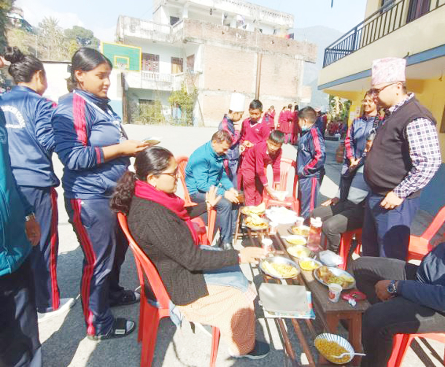 विद्यालय हातामै फूड फेष्टिवल : विद्यार्थी उत्साहित, ५० हजारको कारोबार