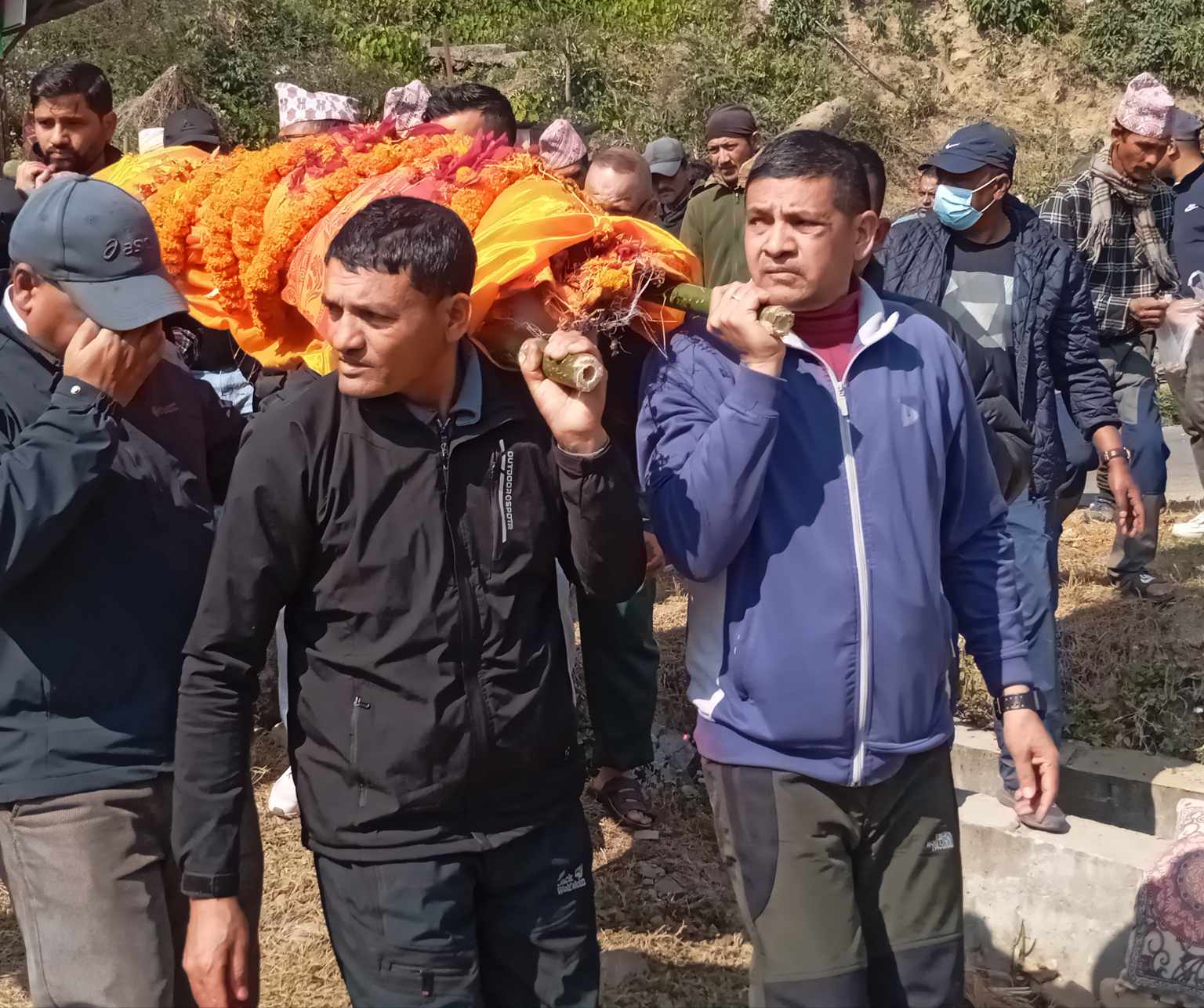 रास्वपाका नेता केसीकी आमा भगवतीको अश्रुपूर्ण विदाई : फोटो फिचर सहित