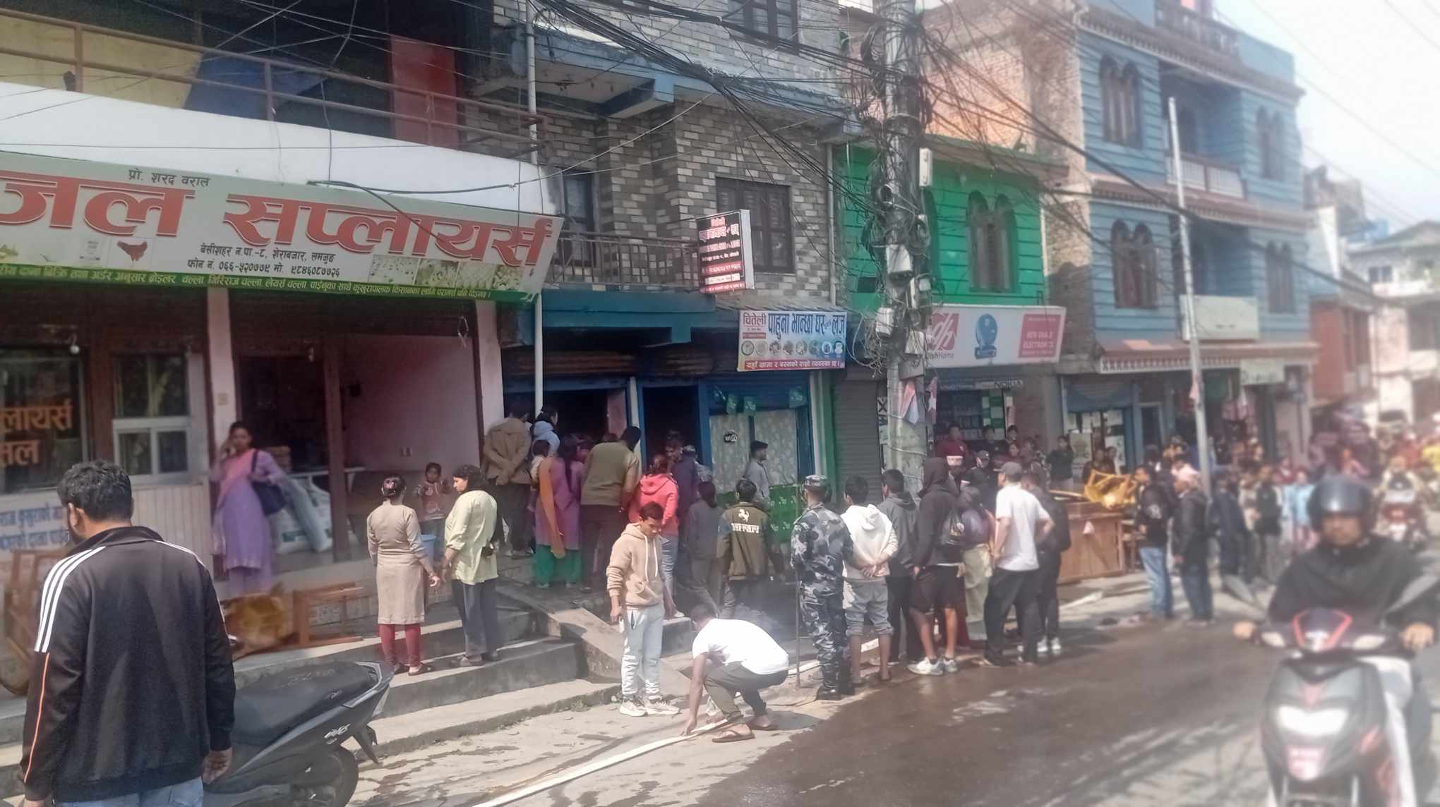 ग्यास लिक भएर आगलागी : एक लाख रुपैयाँ बराबरको नोक्सान, त्यस घट्नाको फोटो फिचर :