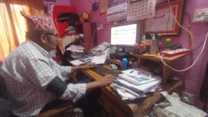 पत्रकारहरूद्वारा कालो पट्टी बाधेर आफ्नो दैनिक कामको थालनी