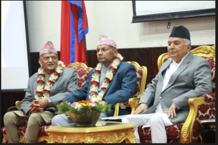 राष्ट्रपति भवनमा दुई विशिष्ठ व्यक्तित्वलाई पुरस्कार समर्पण