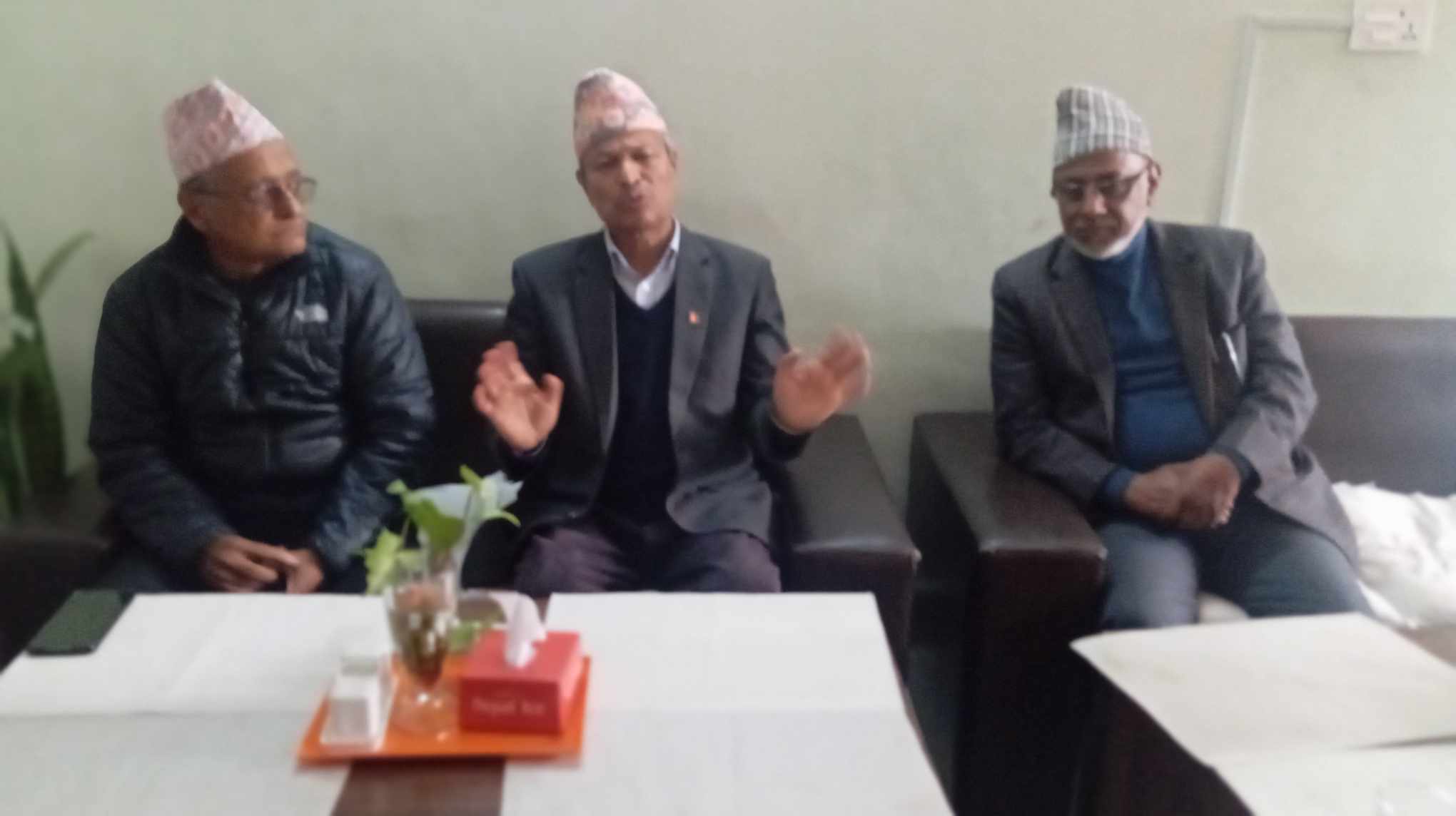 ‘नेपालमा कम्युनिष्ट पार्टी छन् र ?’ : डा. भीम रावल