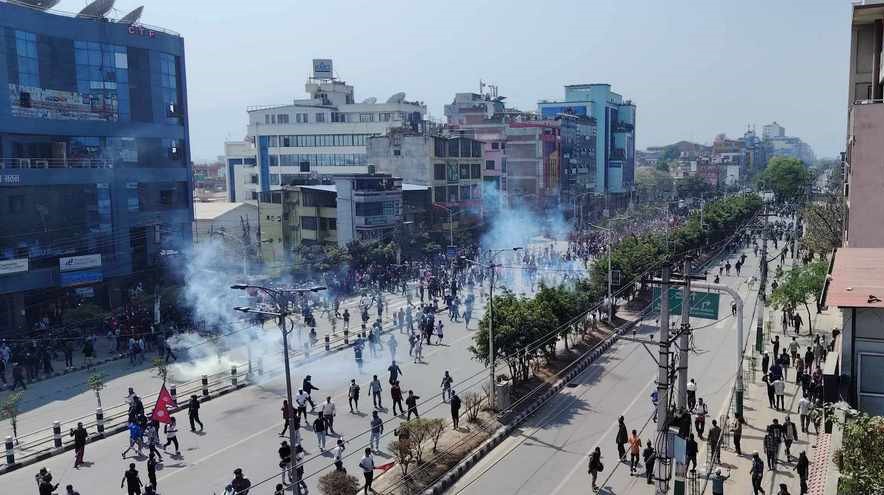 अराजक बन्यो राजाबादीको प्रदर्शन, एक पत्रकार सहित दुई जनाको निधन